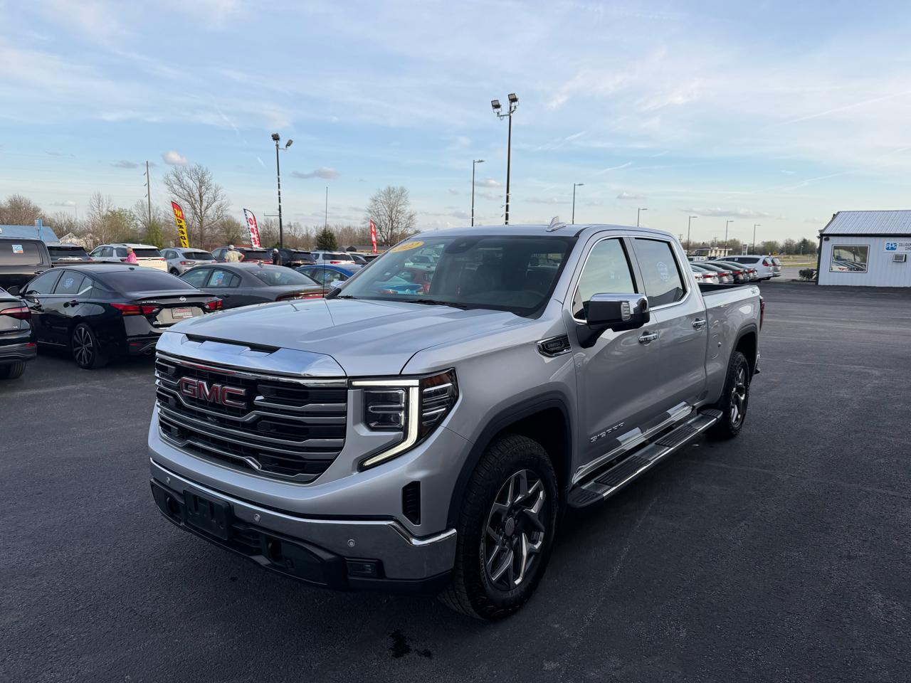 GMC Sierra 1500 4WD Crew Cab 157" SLT 2022