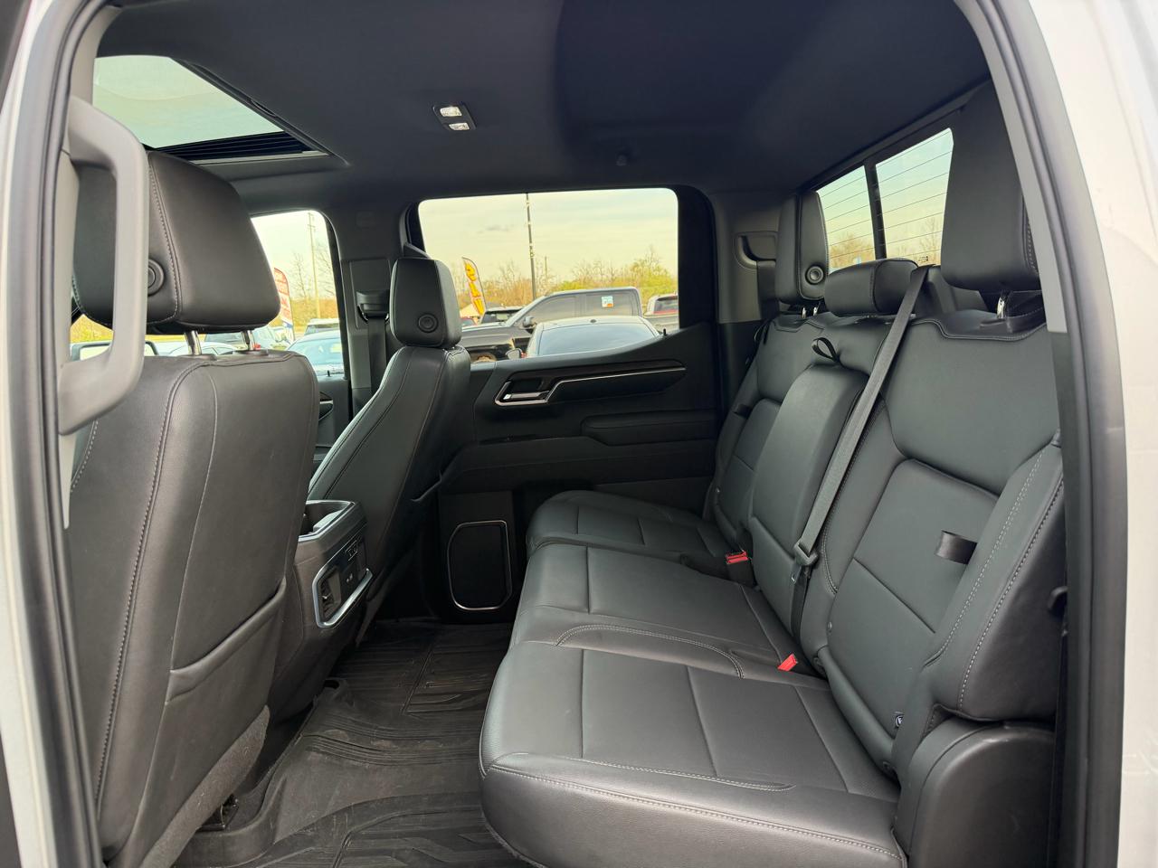 GMC Sierra 1500 4WD Crew Cab 157" SLT 2022