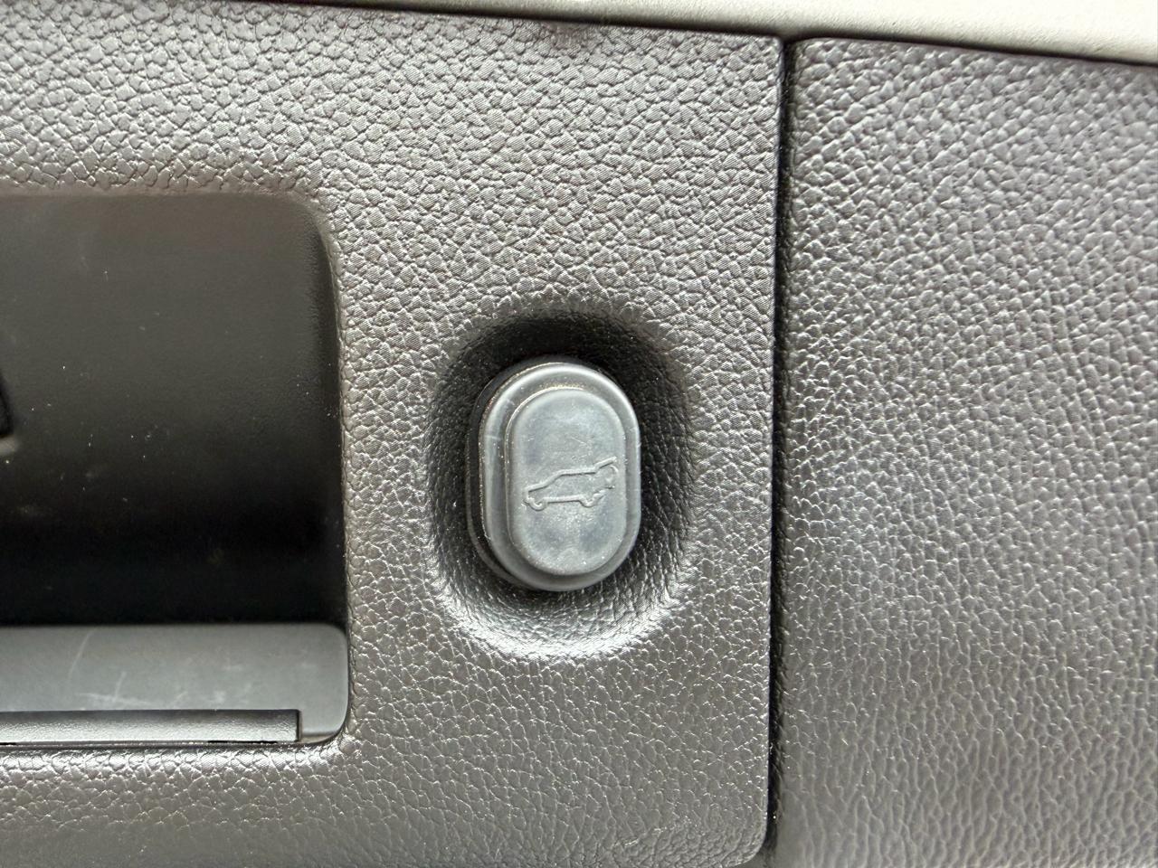 Chevrolet Tahoe 4WD 4dr Premier 2018