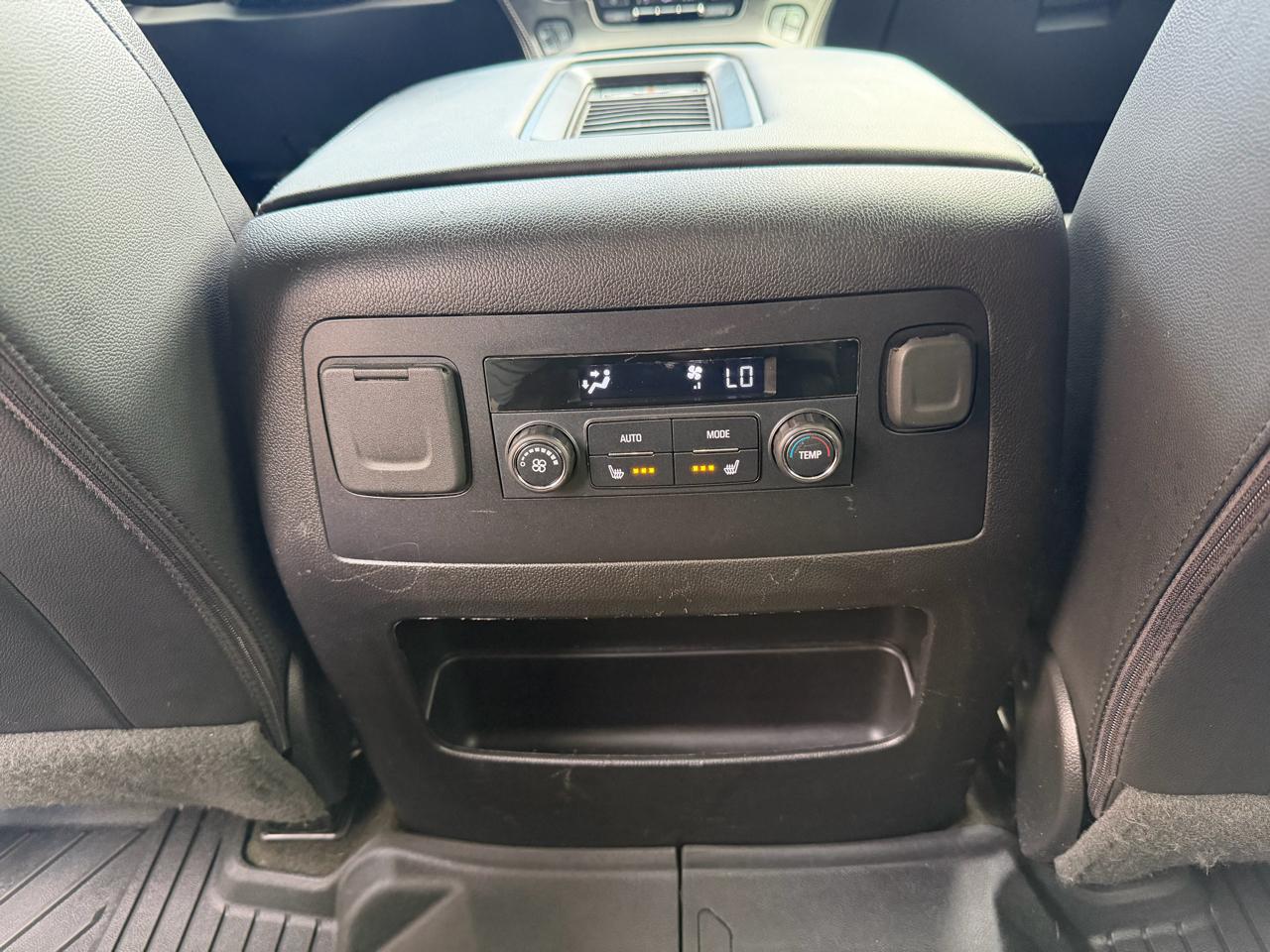 Chevrolet Tahoe 4WD 4dr Premier 2018