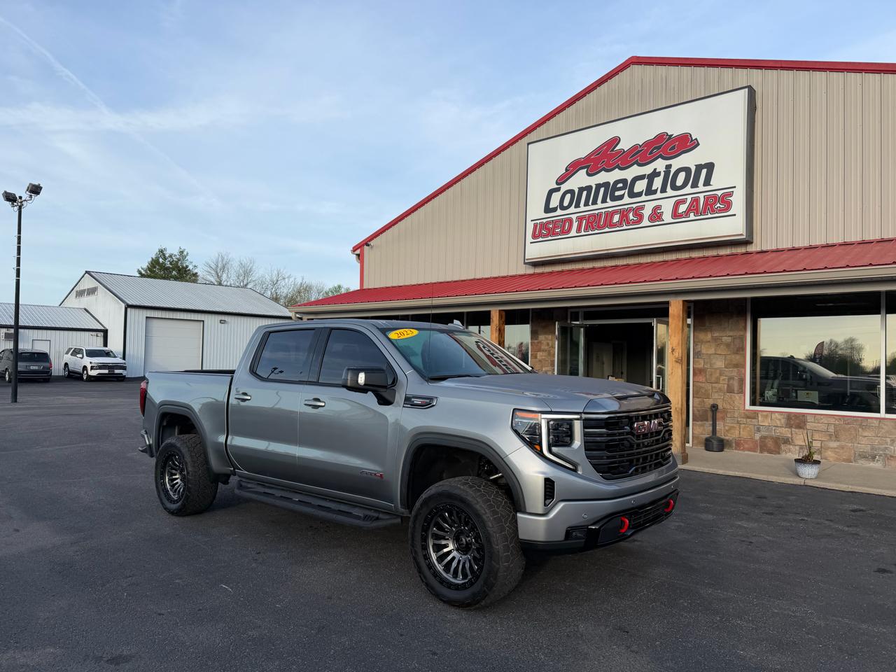 GMC Sierra 1500 4WD Crew Cab 147" AT4 2023