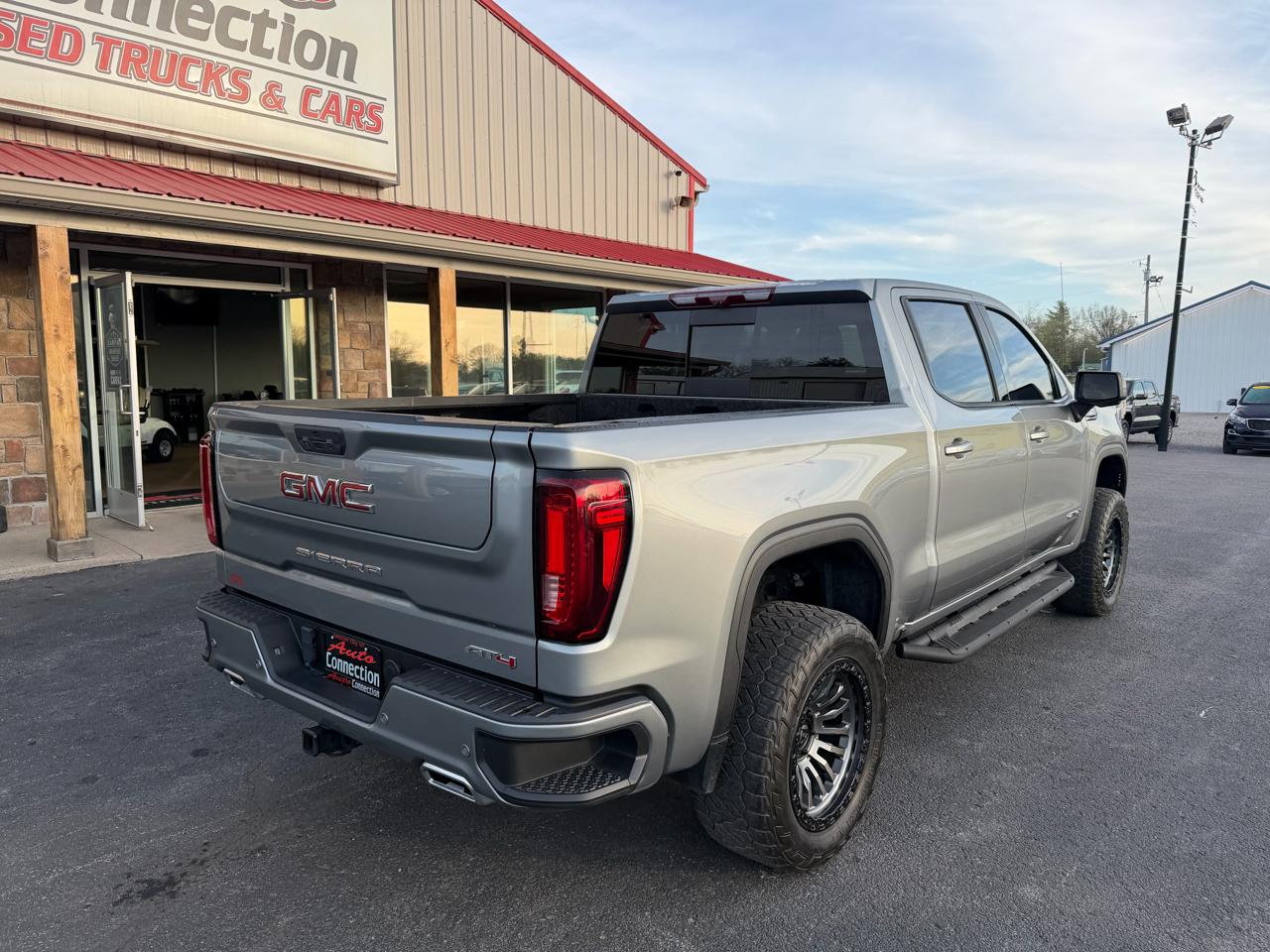 GMC Sierra 1500 4WD Crew Cab 147" AT4 2023