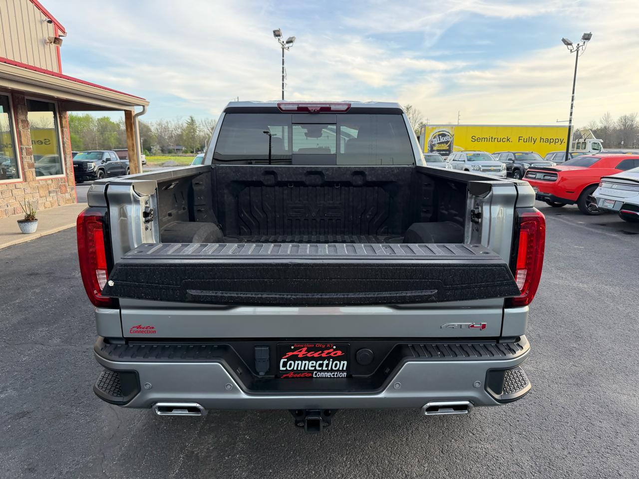 GMC Sierra 1500 4WD Crew Cab 147" AT4 2023