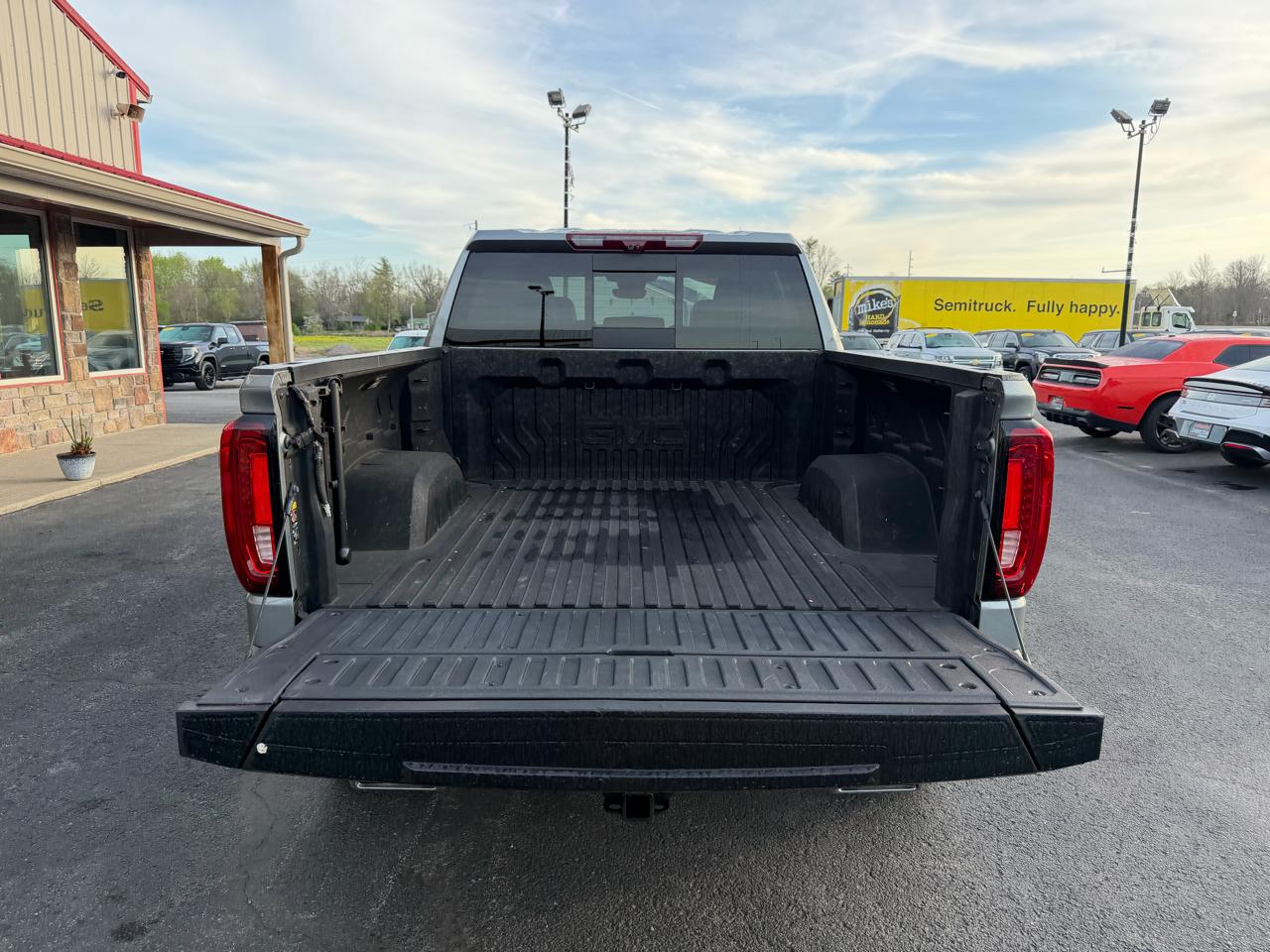 GMC Sierra 1500 4WD Crew Cab 147" AT4 2023
