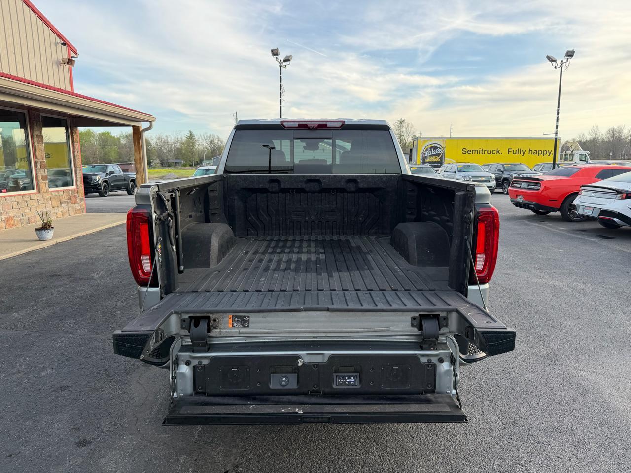 GMC Sierra 1500 4WD Crew Cab 147" AT4 2023