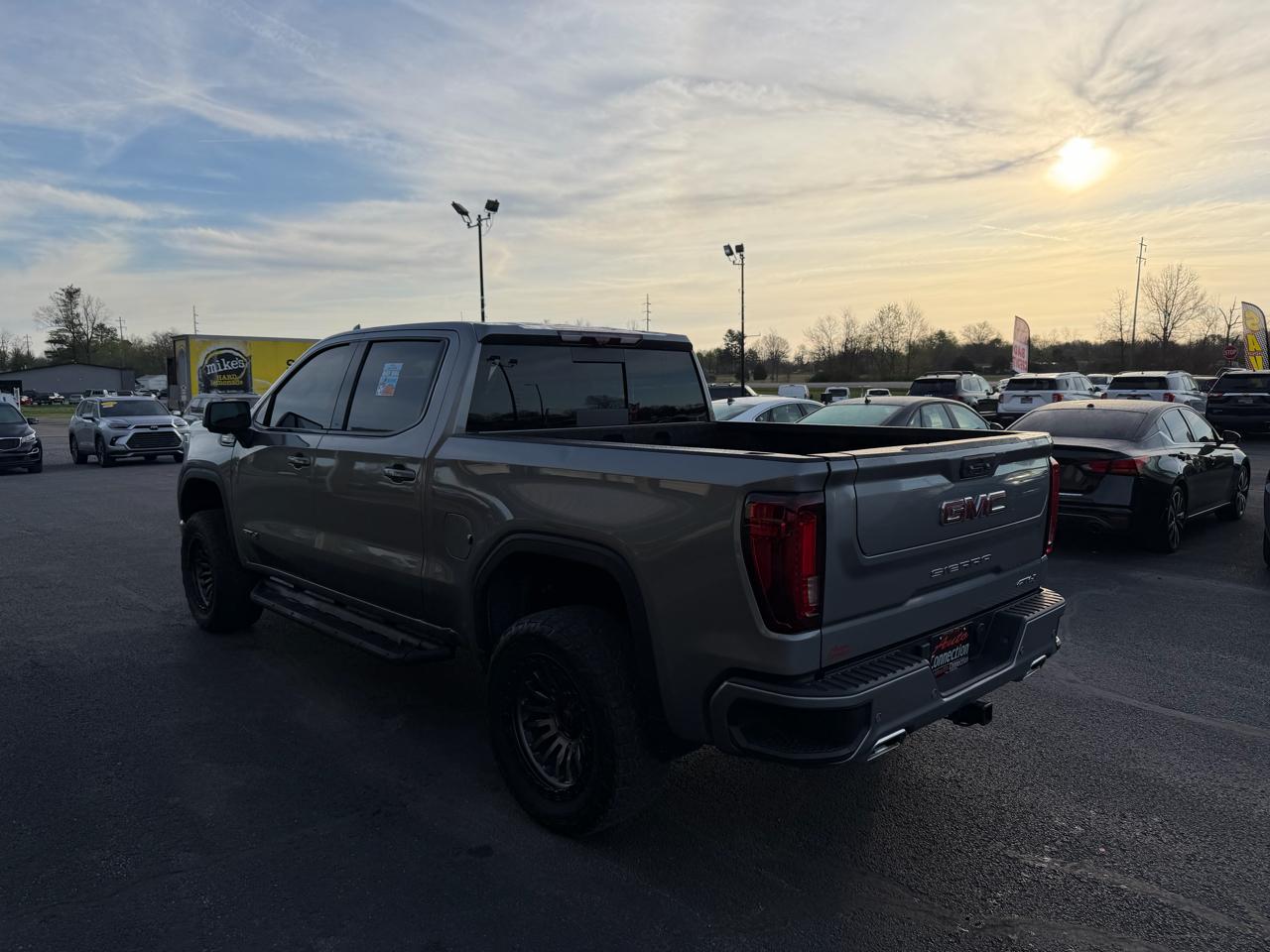 GMC Sierra 1500 4WD Crew Cab 147" AT4 2023