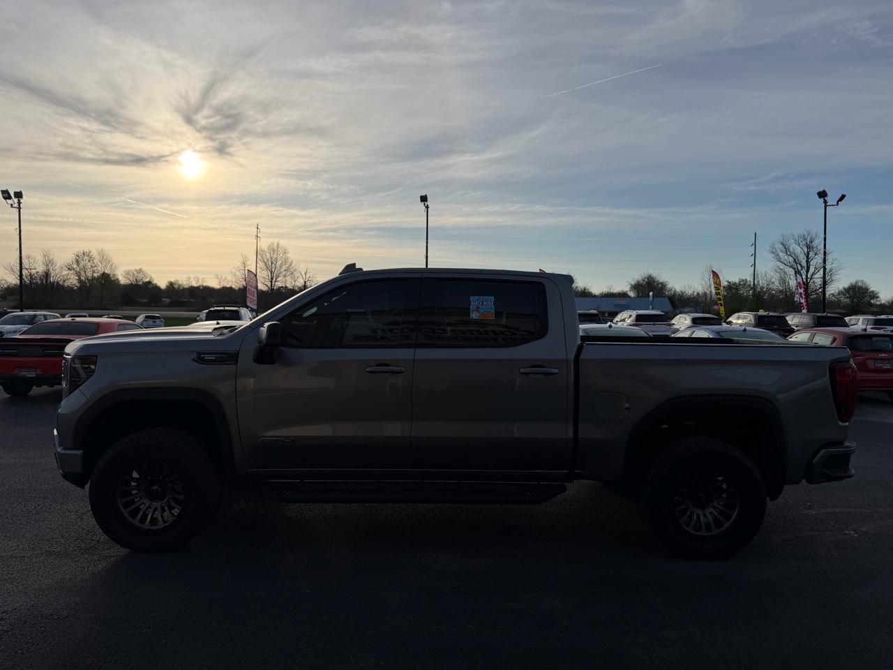 GMC Sierra 1500 4WD Crew Cab 147" AT4 2023