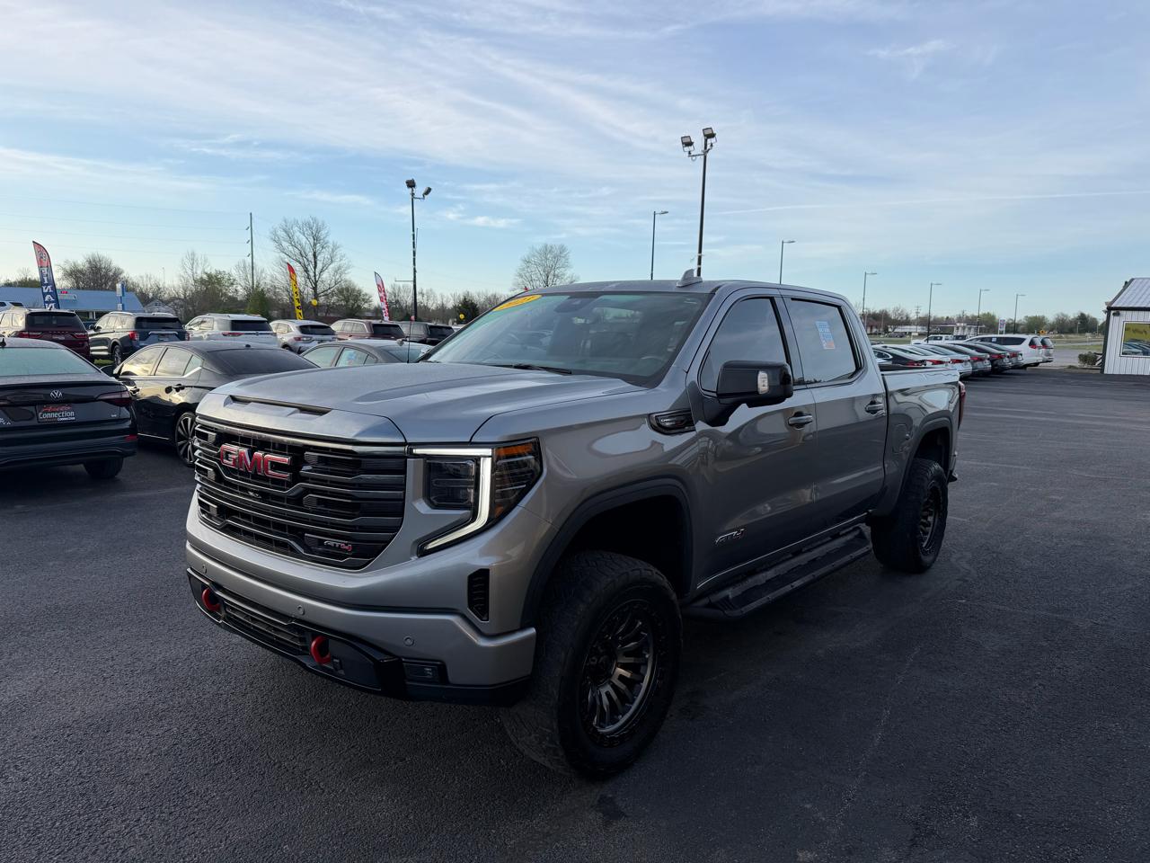 GMC Sierra 1500 4WD Crew Cab 147" AT4 2023