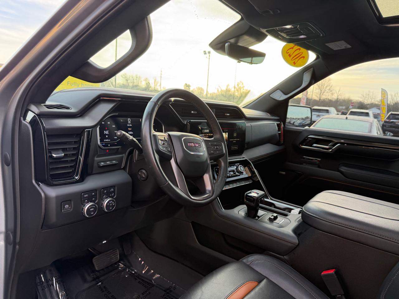 GMC Sierra 1500 4WD Crew Cab 147" AT4 2023