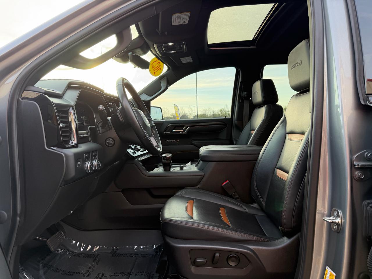 GMC Sierra 1500 4WD Crew Cab 147" AT4 2023