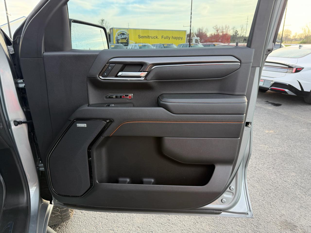 GMC Sierra 1500 4WD Crew Cab 147" AT4 2023