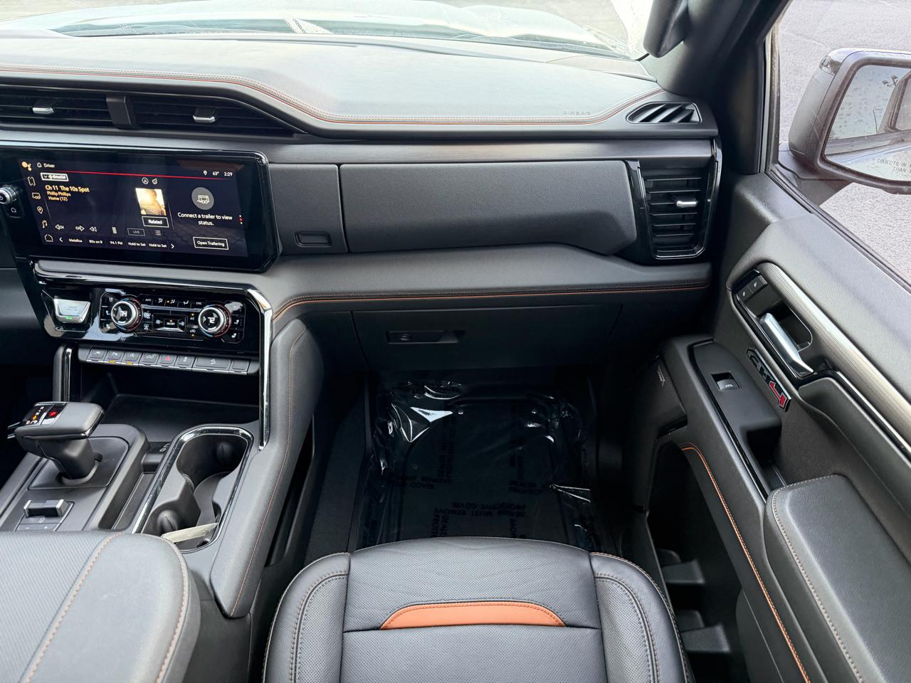 GMC Sierra 1500 4WD Crew Cab 147" AT4 2023