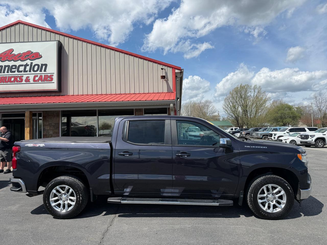 Chevrolet Silverado 1500 4WD Crew Cab 147" LT w/1LT 2022