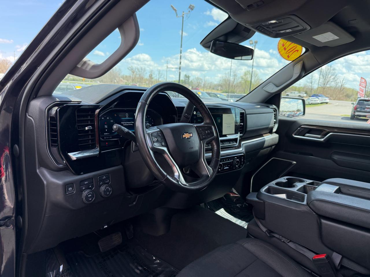 Chevrolet Silverado 1500 4WD Crew Cab 147" LT w/1LT 2022