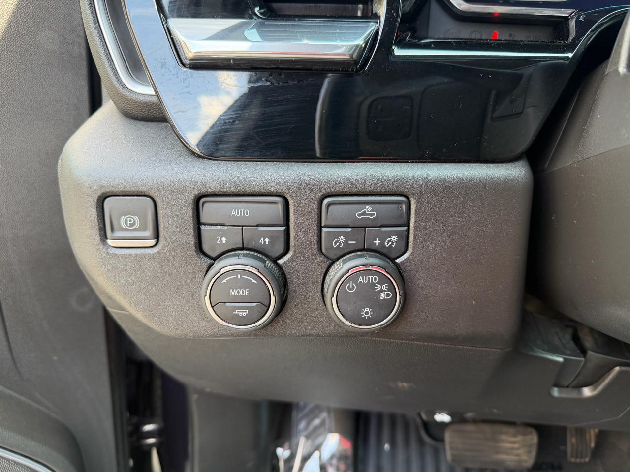 Chevrolet Silverado 1500 4WD Crew Cab 147" LT w/1LT 2022