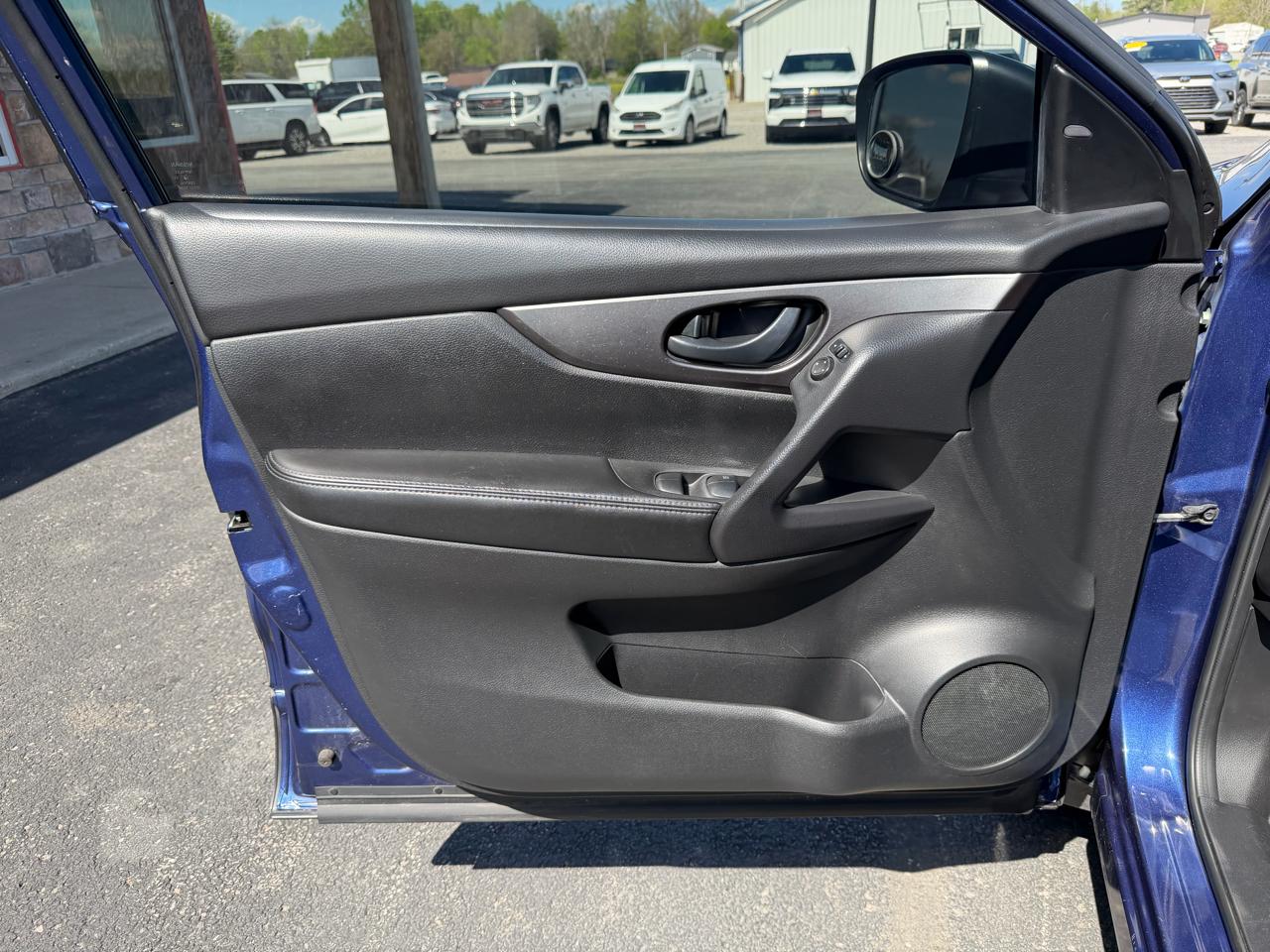 Nissan Rogue Sport FWD S 2019