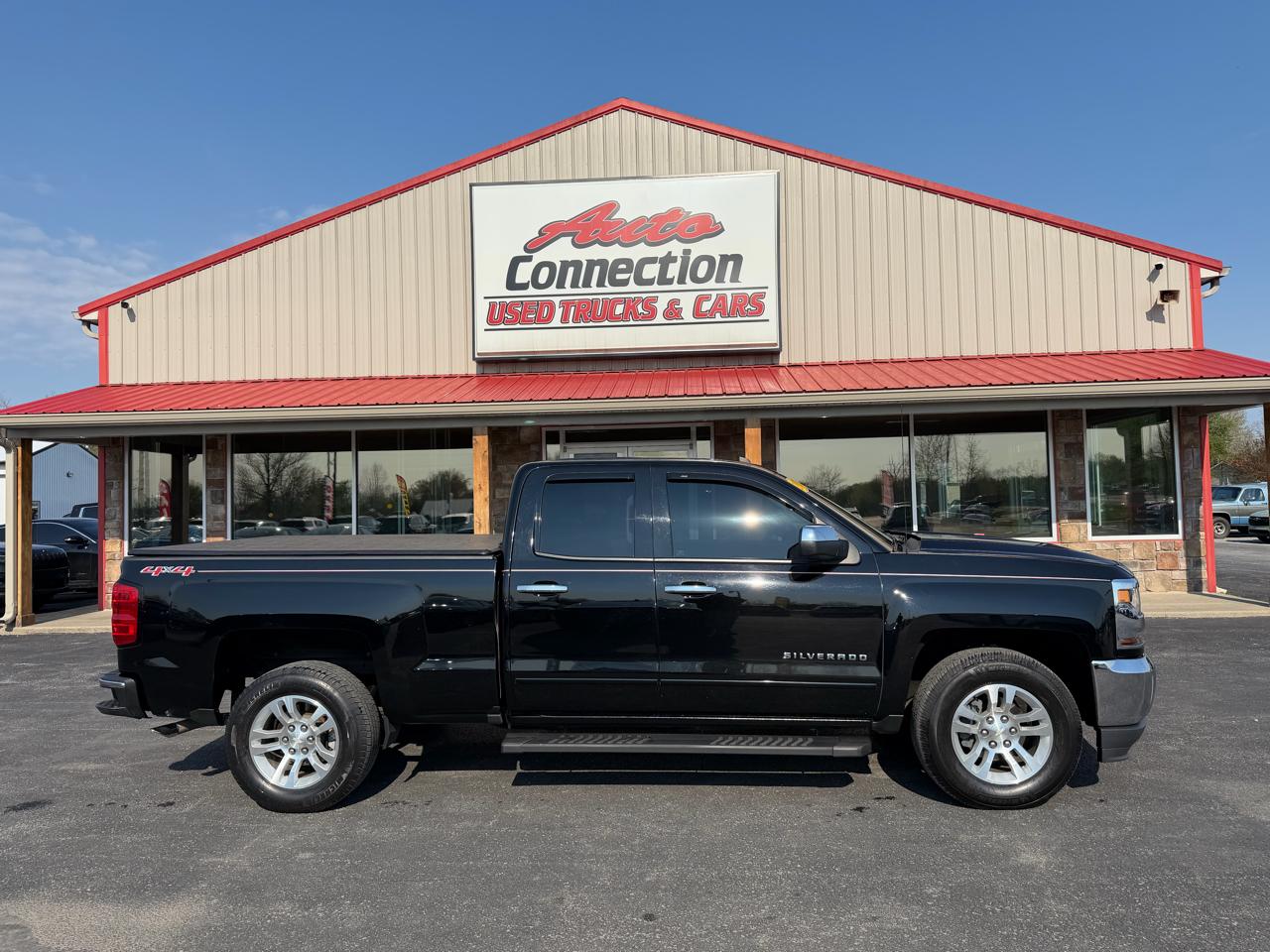 Chevrolet Silverado 1500 4WD Double Cab 143.5" LT w/1LT 2017