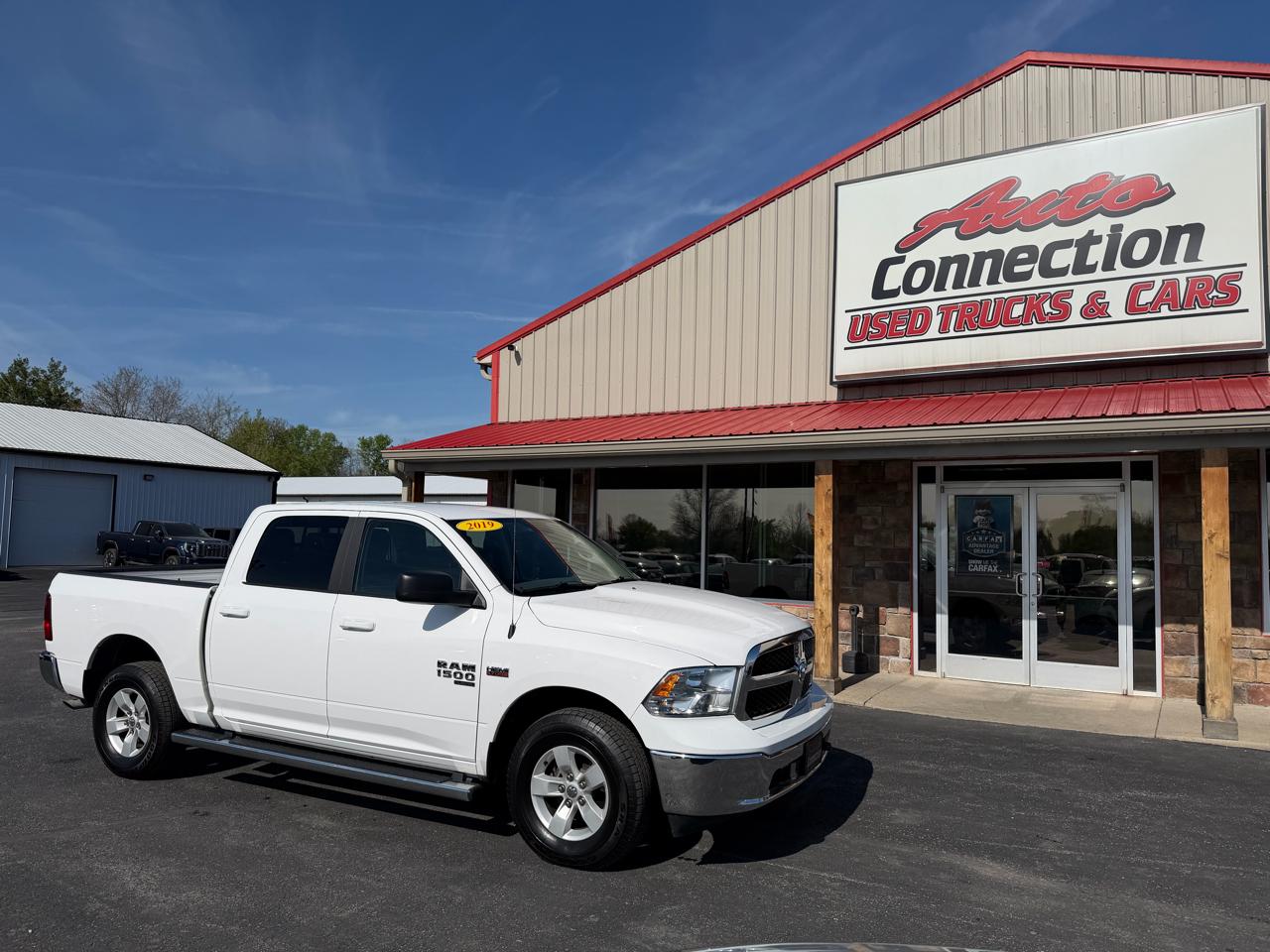 RAM 1500 Classic SLT 4x4 Crew Cab 5'7" Box 2019