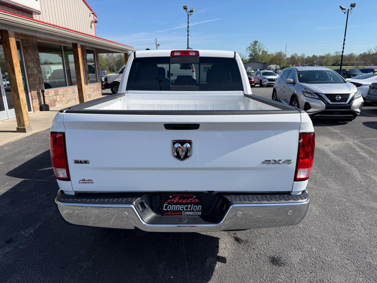 RAM 1500 Classic SLT 4x4 Crew Cab 5'7" Box 2019