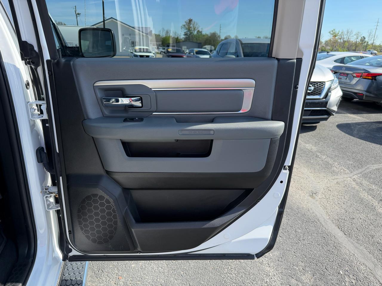 RAM 1500 Classic SLT 4x4 Crew Cab 5'7" Box 2019