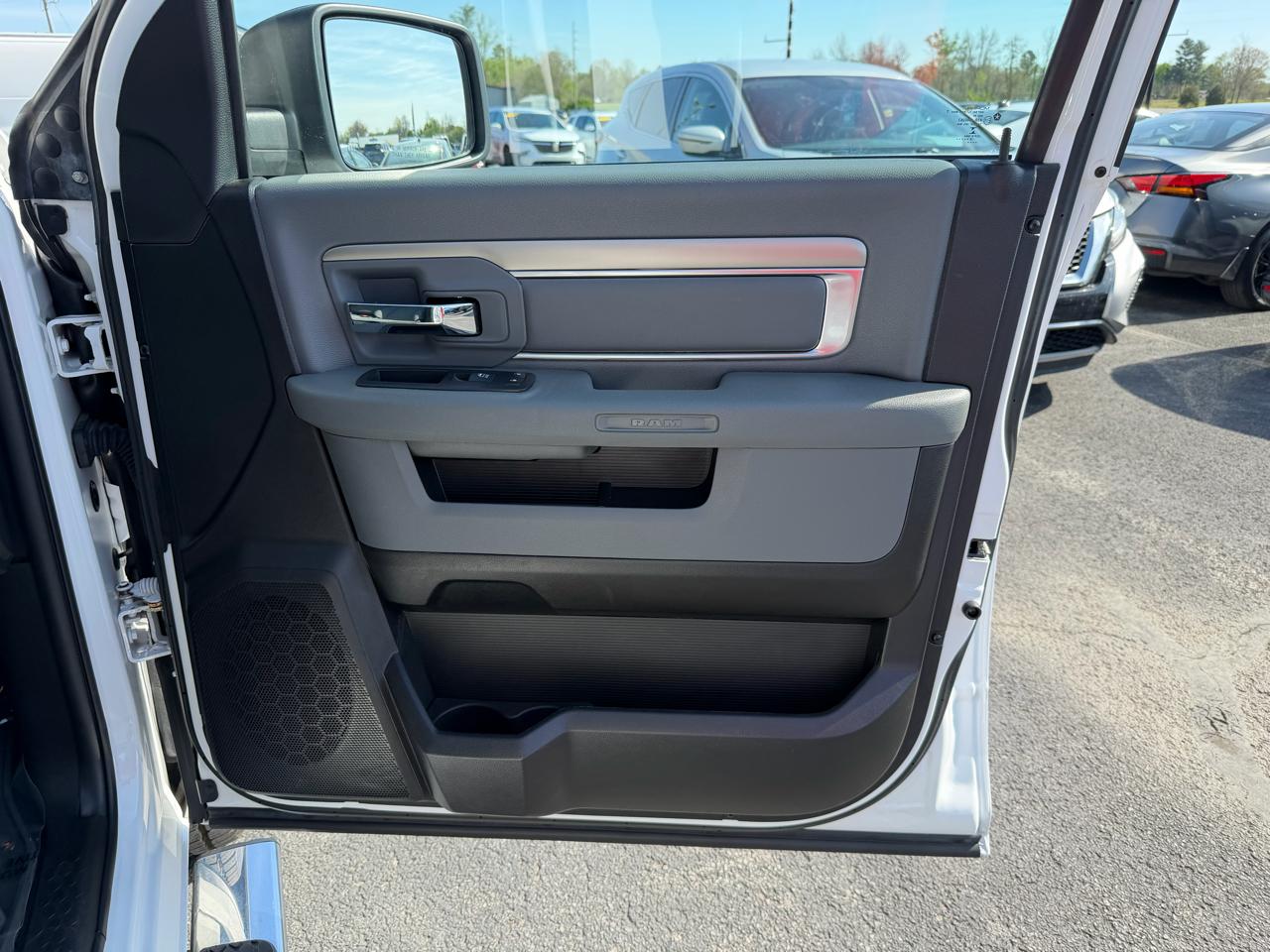 RAM 1500 Classic SLT 4x4 Crew Cab 5'7" Box 2019