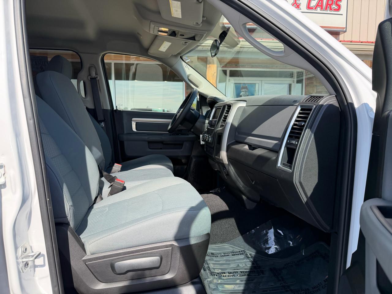 RAM 1500 Classic SLT 4x4 Crew Cab 5'7" Box 2019