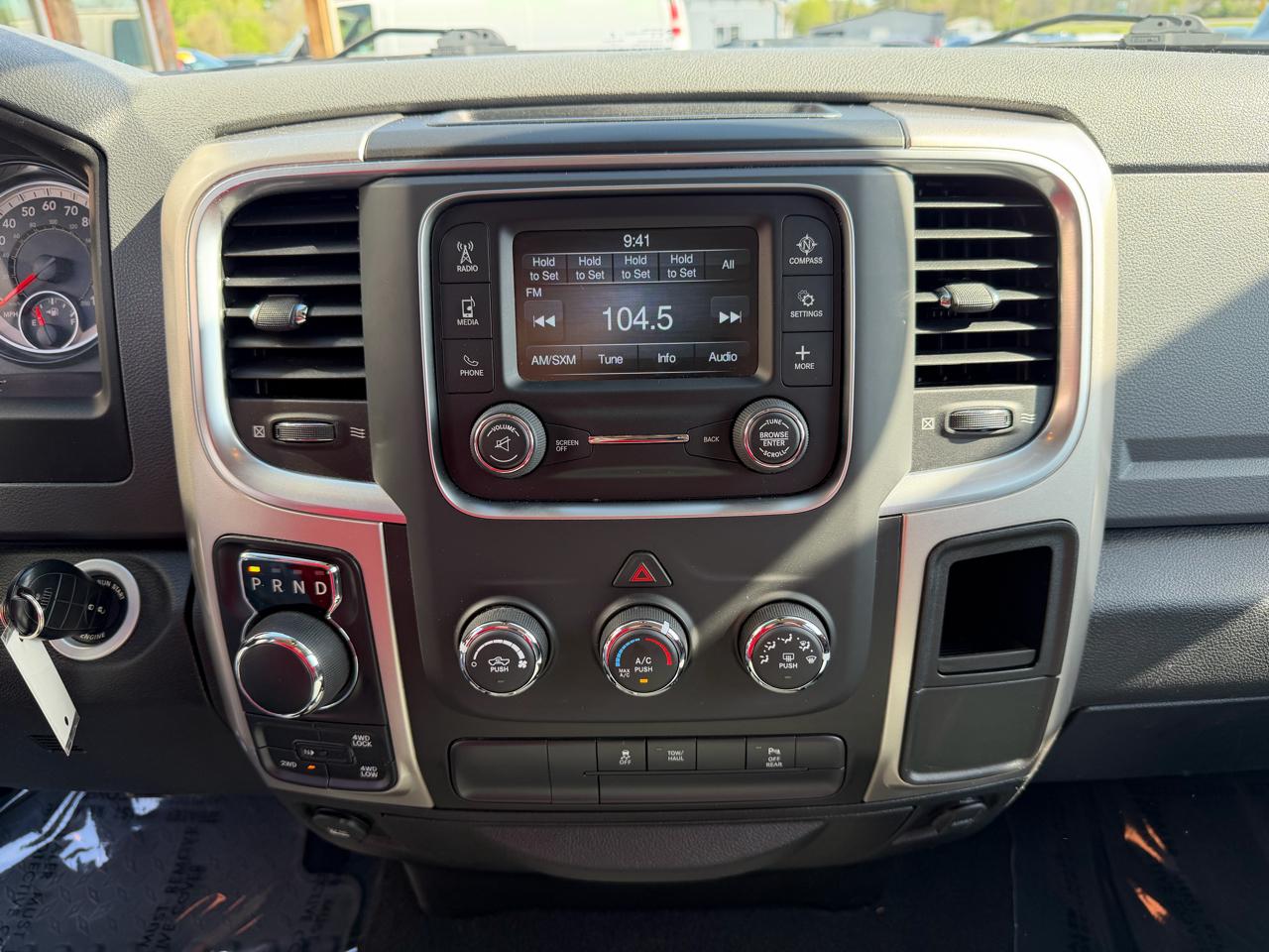 RAM 1500 Classic SLT 4x4 Crew Cab 5'7" Box 2019