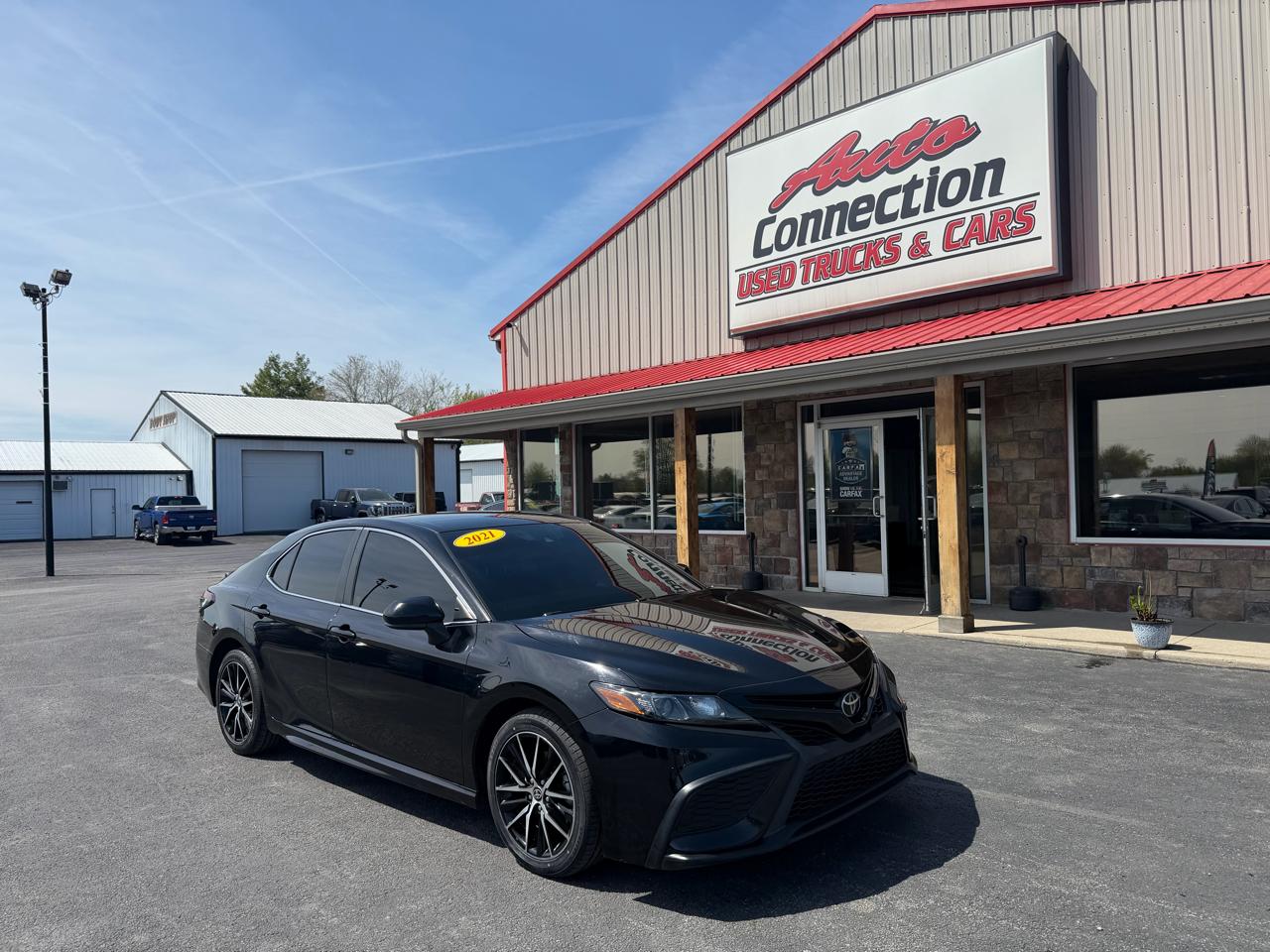 Toyota Camry SE Auto (Natl) 2021