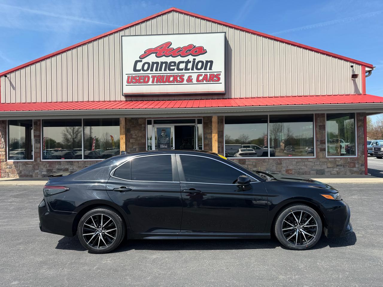 Toyota Camry SE Auto (Natl) 2021