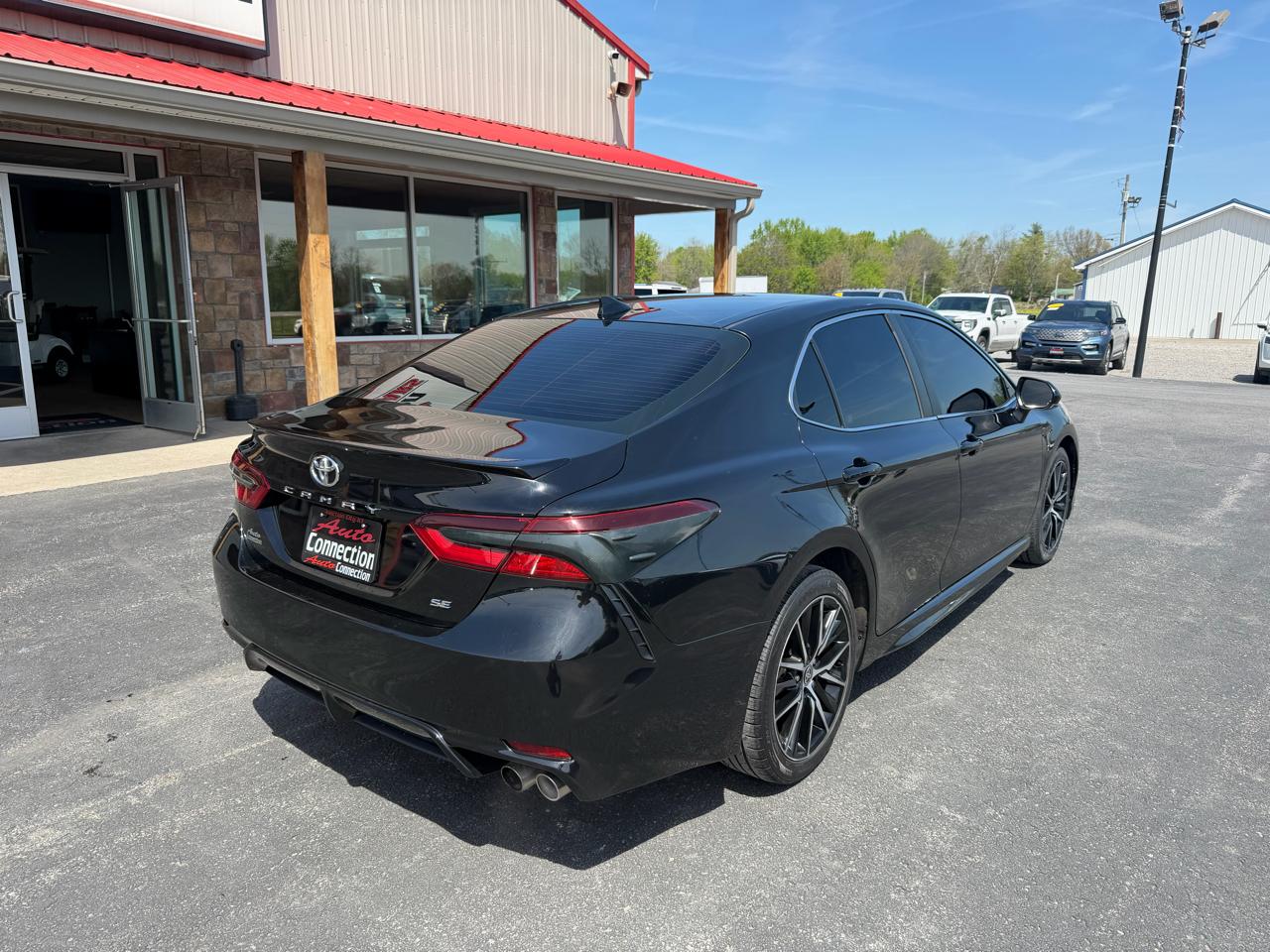 Toyota Camry SE Auto (Natl) 2021