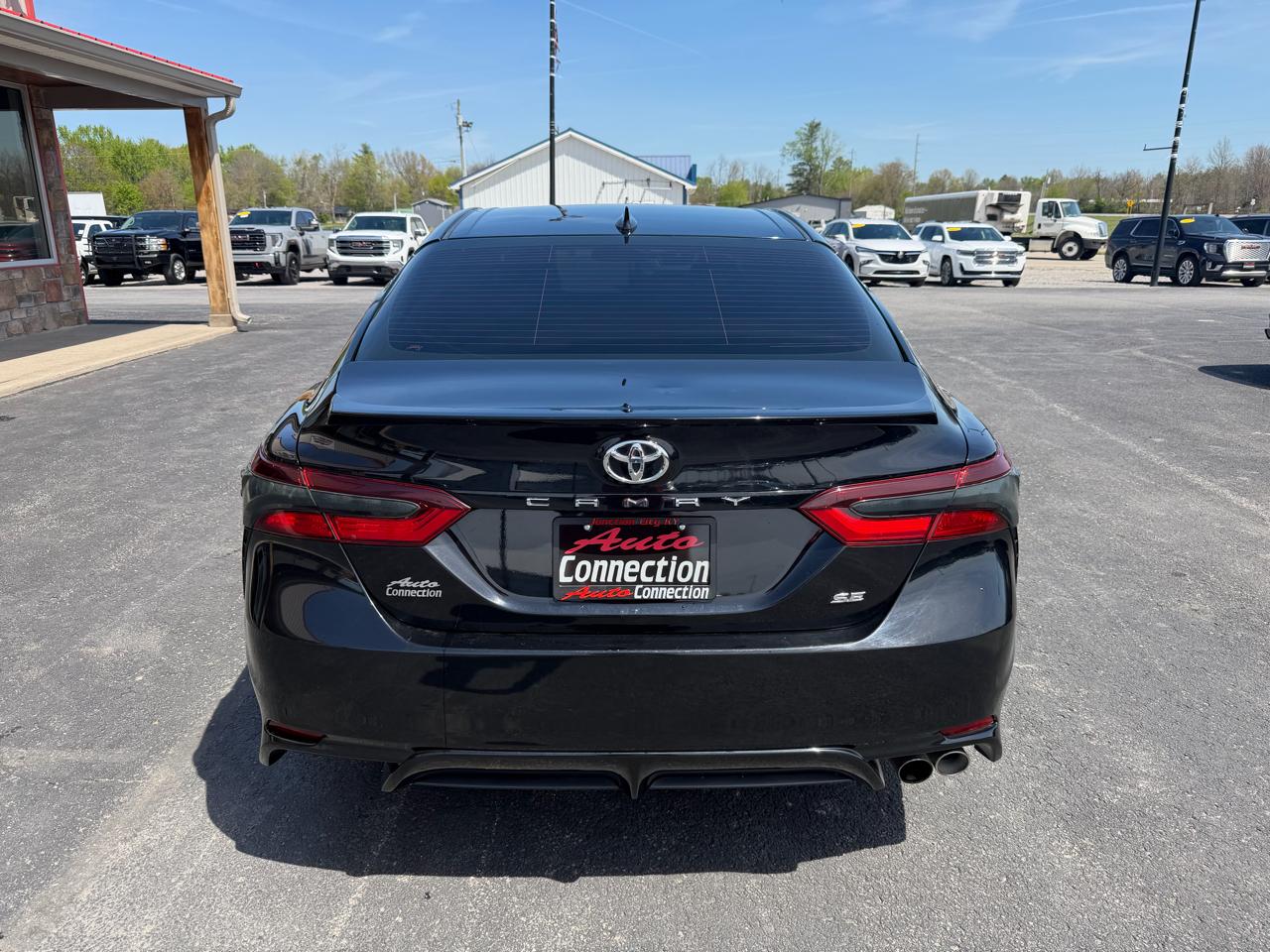 Toyota Camry SE Auto (Natl) 2021