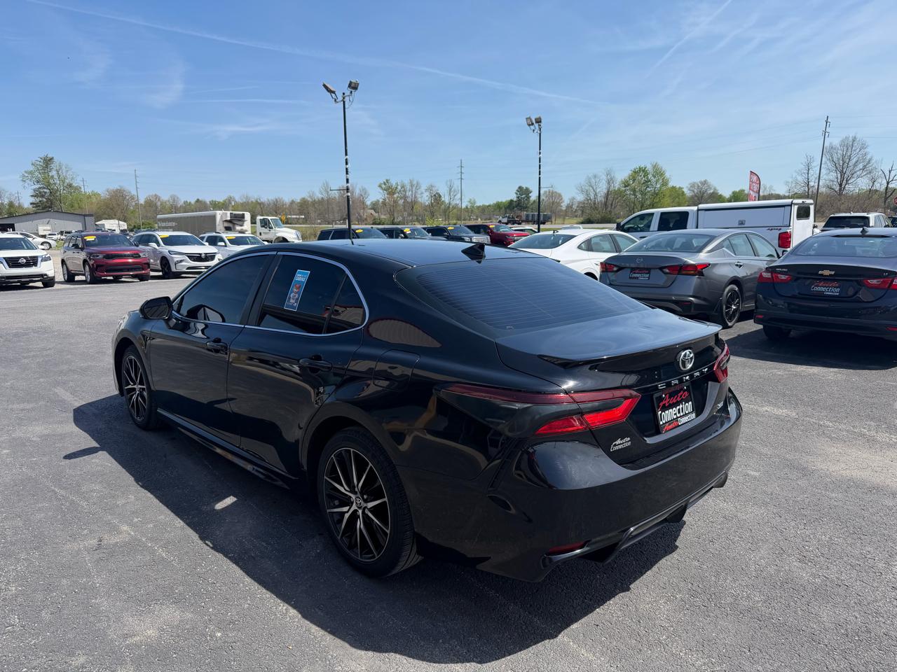 Toyota Camry SE Auto (Natl) 2021