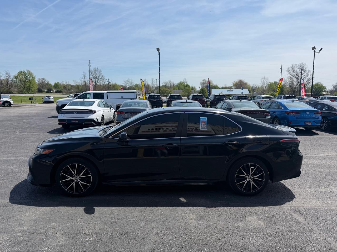 Toyota Camry SE Auto (Natl) 2021