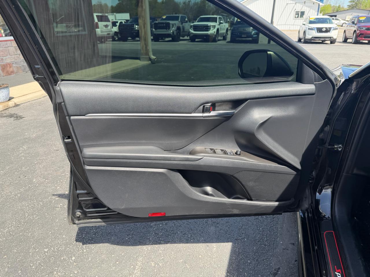 Toyota Camry SE Auto (Natl) 2021