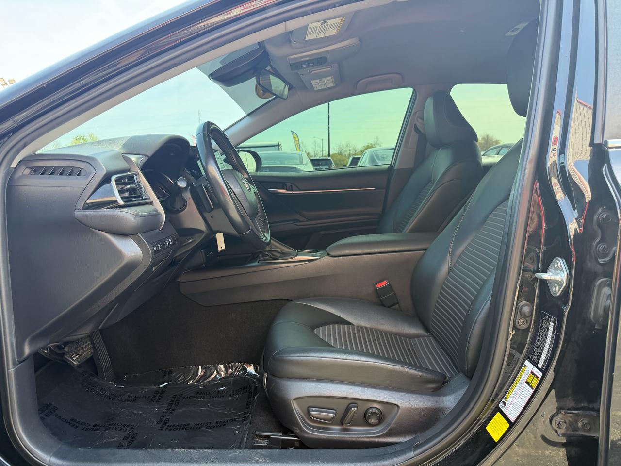 Toyota Camry SE Auto (Natl) 2021