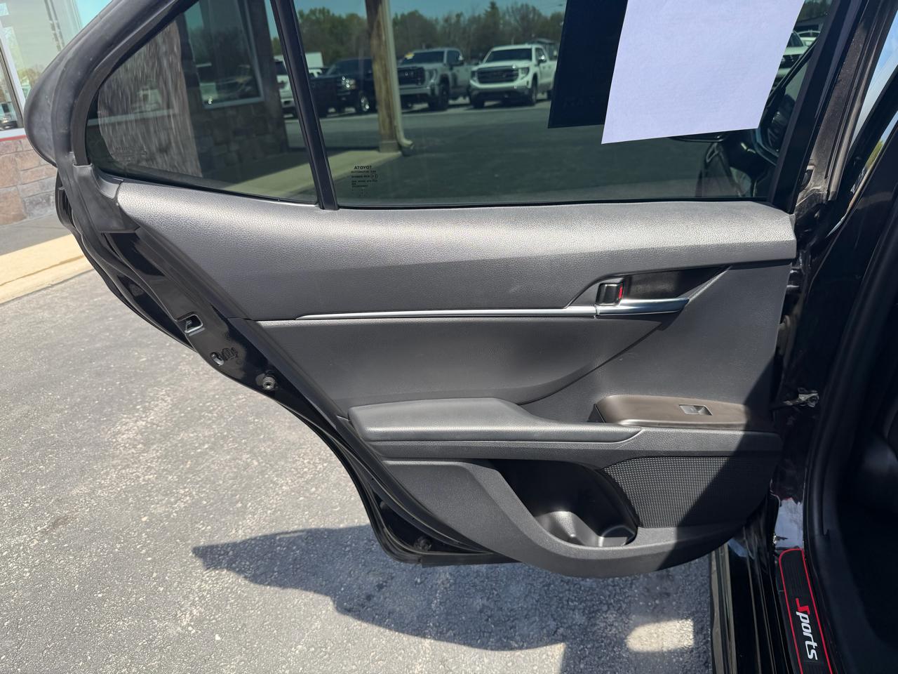 Toyota Camry SE Auto (Natl) 2021