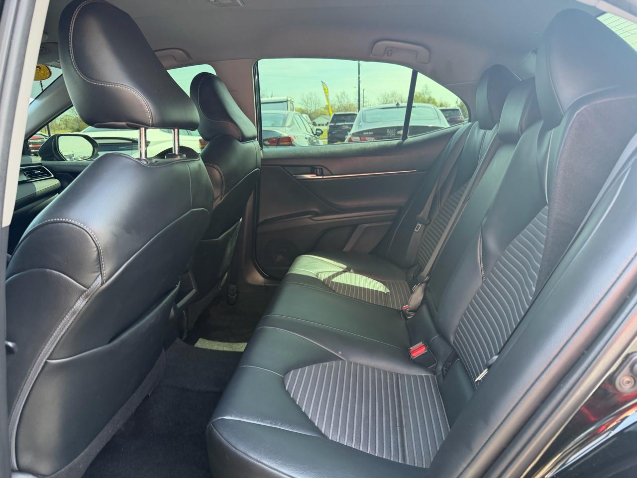 Toyota Camry SE Auto (Natl) 2021