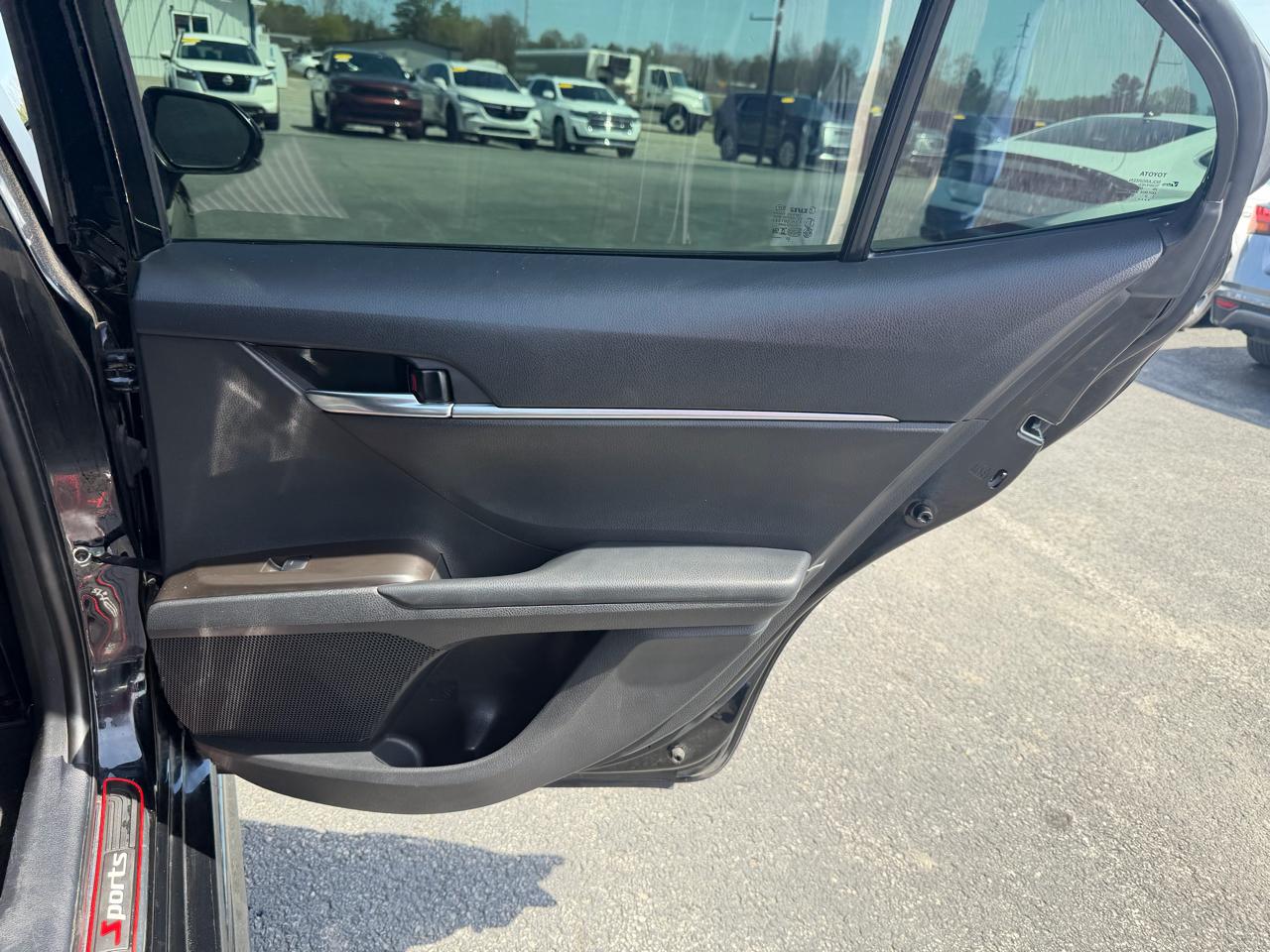 Toyota Camry SE Auto (Natl) 2021