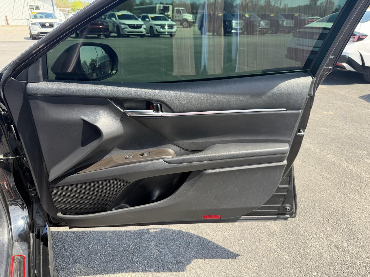 Toyota Camry SE Auto (Natl) 2021