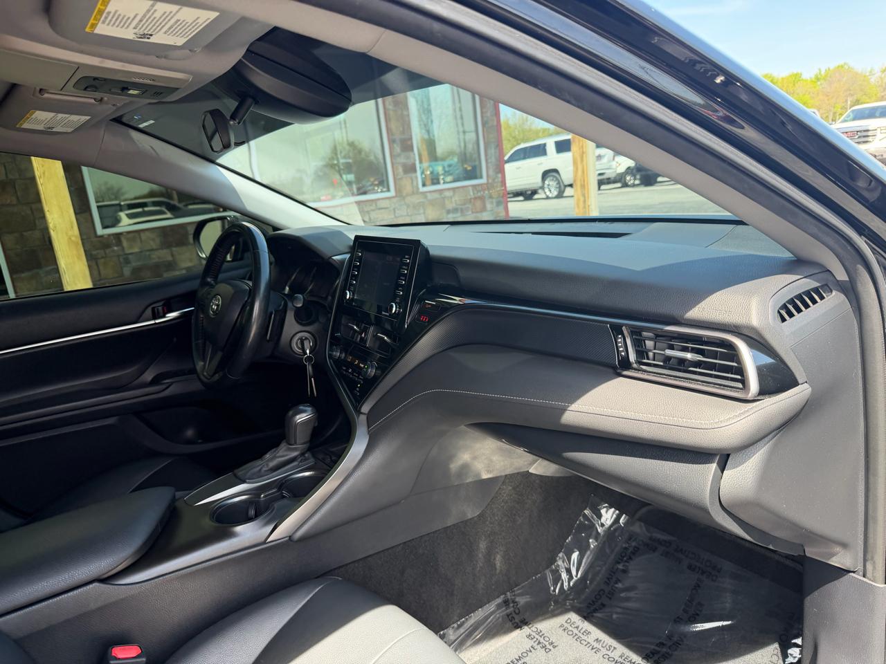 Toyota Camry SE Auto (Natl) 2021