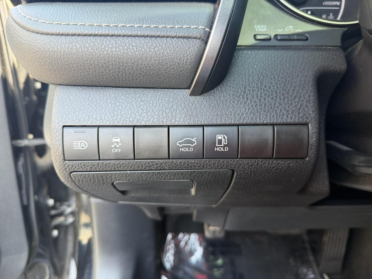 Toyota Camry SE Auto (Natl) 2021