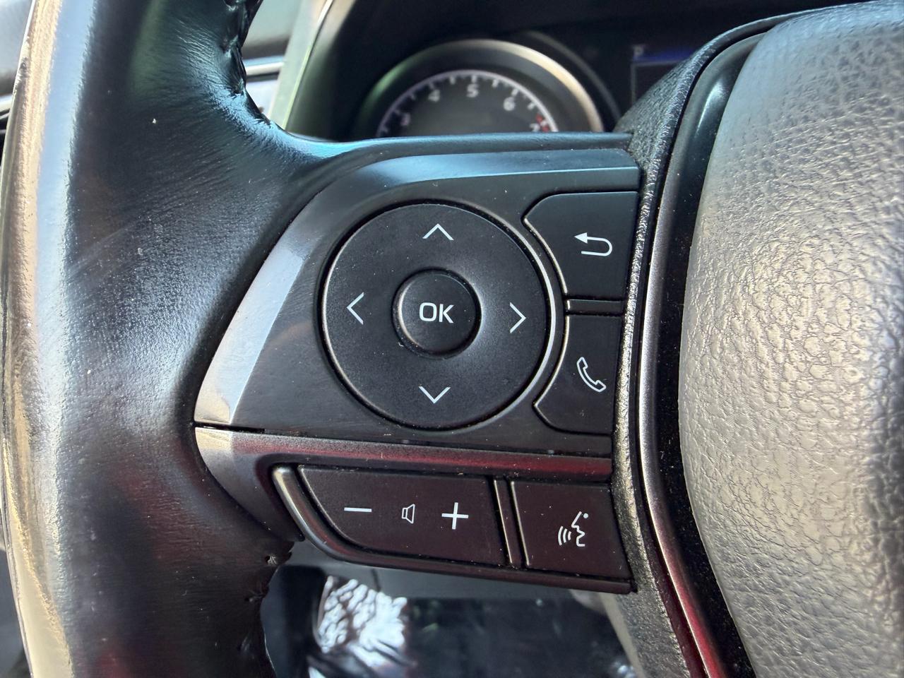 Toyota Camry SE Auto (Natl) 2021