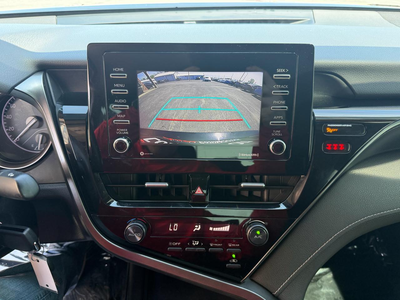 Toyota Camry SE Auto (Natl) 2021