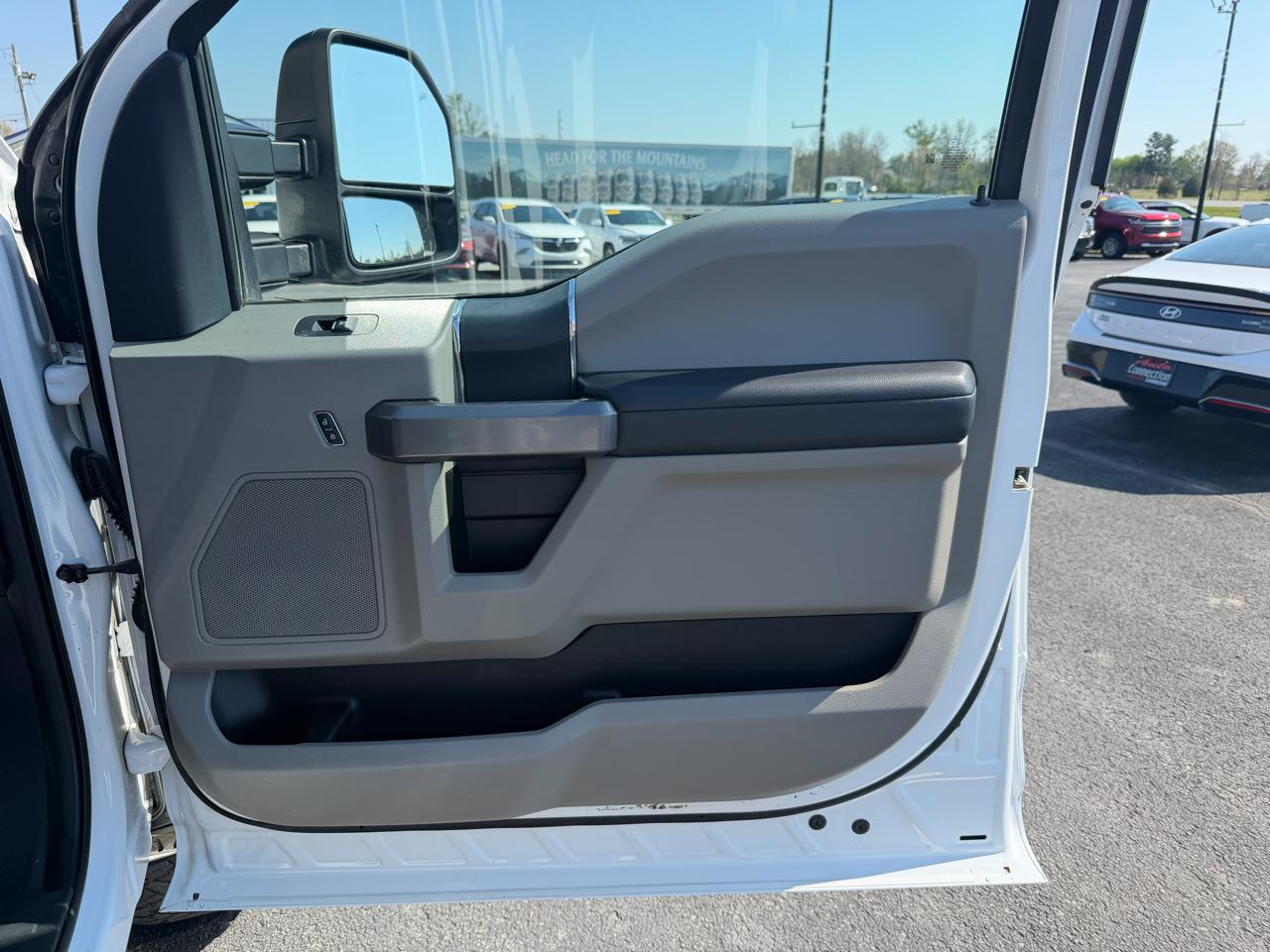 Ford Super Duty F-250 SRW XLT 4WD Crew Cab 8' Box 2022