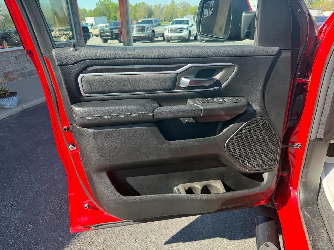 RAM 1500 Big Horn 4x4 Crew Cab 5'7" Box 2020