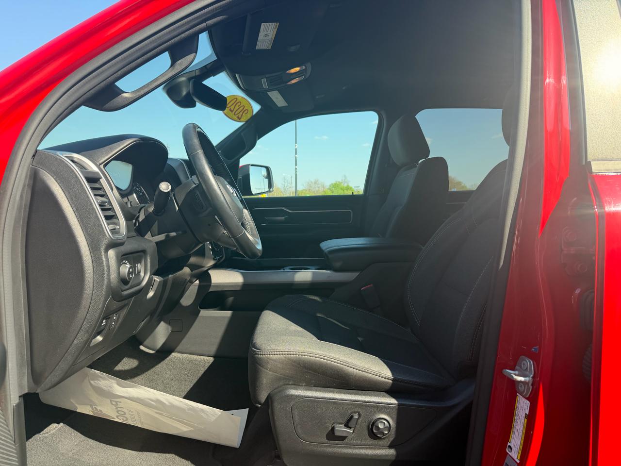 RAM 1500 Big Horn 4x4 Crew Cab 5'7" Box 2020