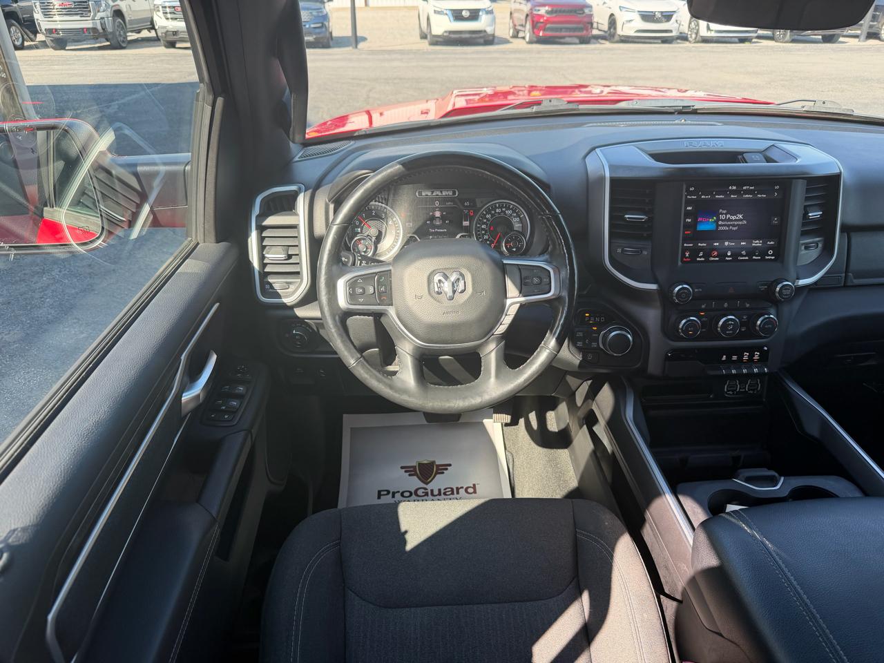 RAM 1500 Big Horn 4x4 Crew Cab 5'7" Box 2020