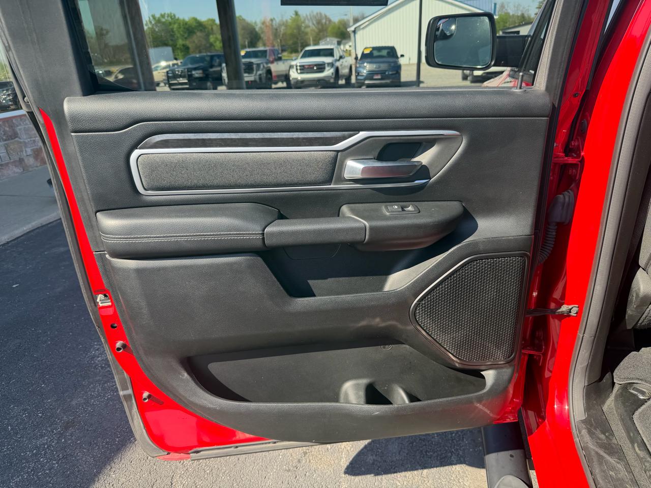 RAM 1500 Big Horn 4x4 Crew Cab 5'7" Box 2020