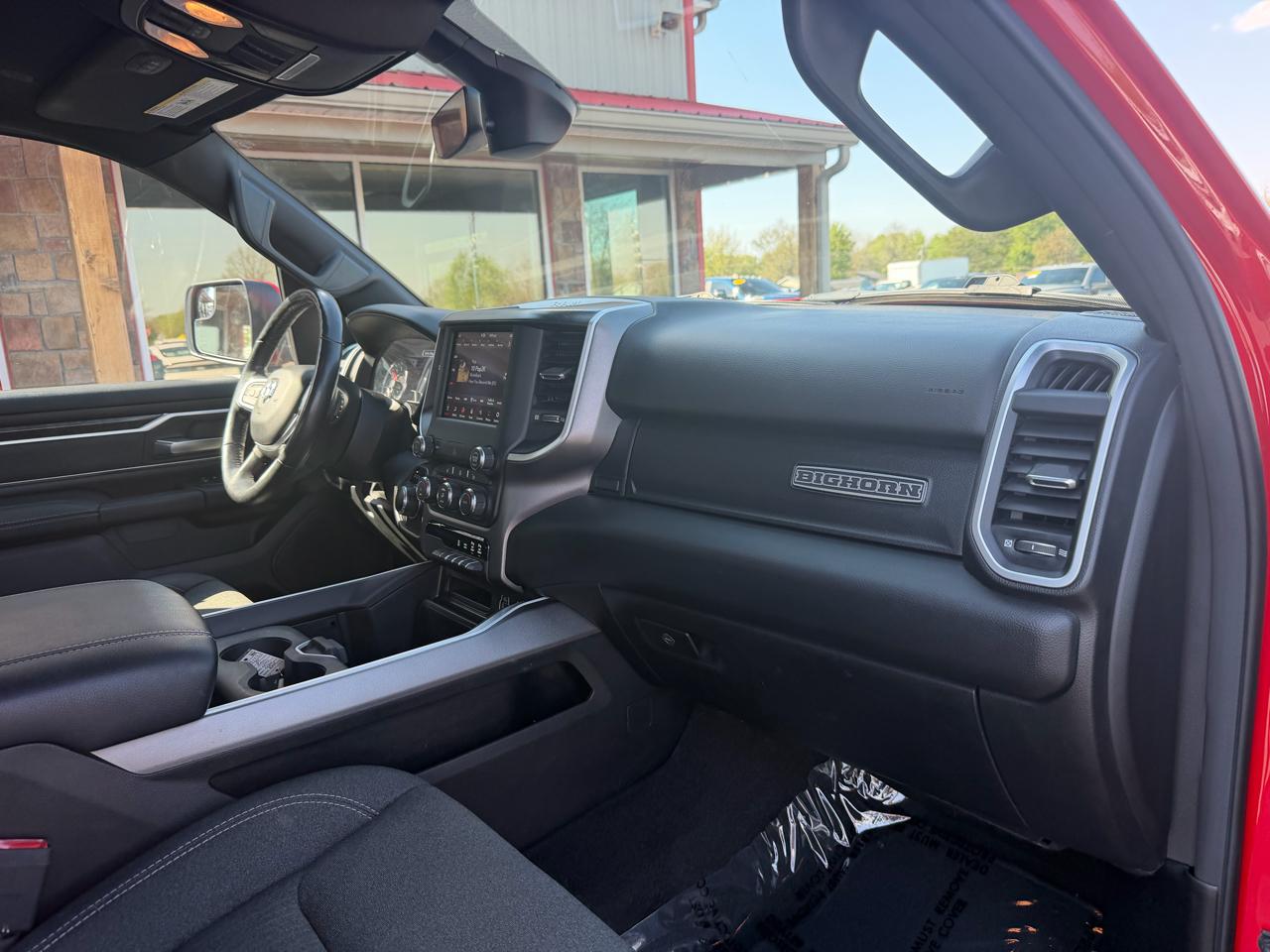 RAM 1500 Big Horn 4x4 Crew Cab 5'7" Box 2020