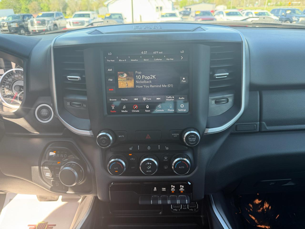 RAM 1500 Big Horn 4x4 Crew Cab 5'7" Box 2020